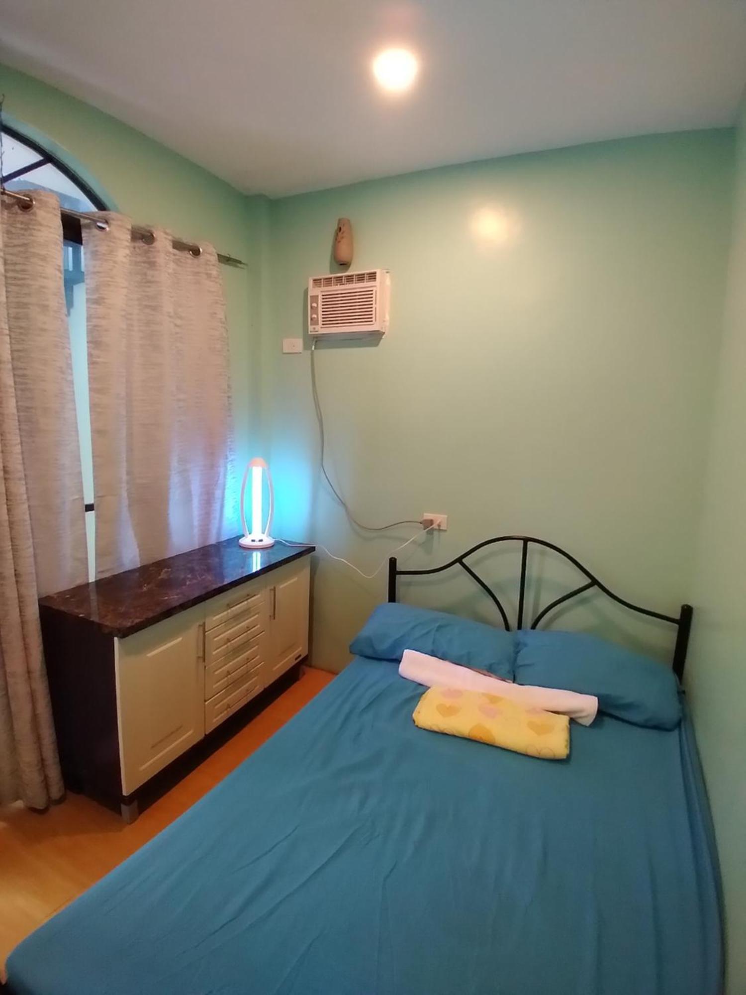 Azulea Lodging House Oslob Room photo